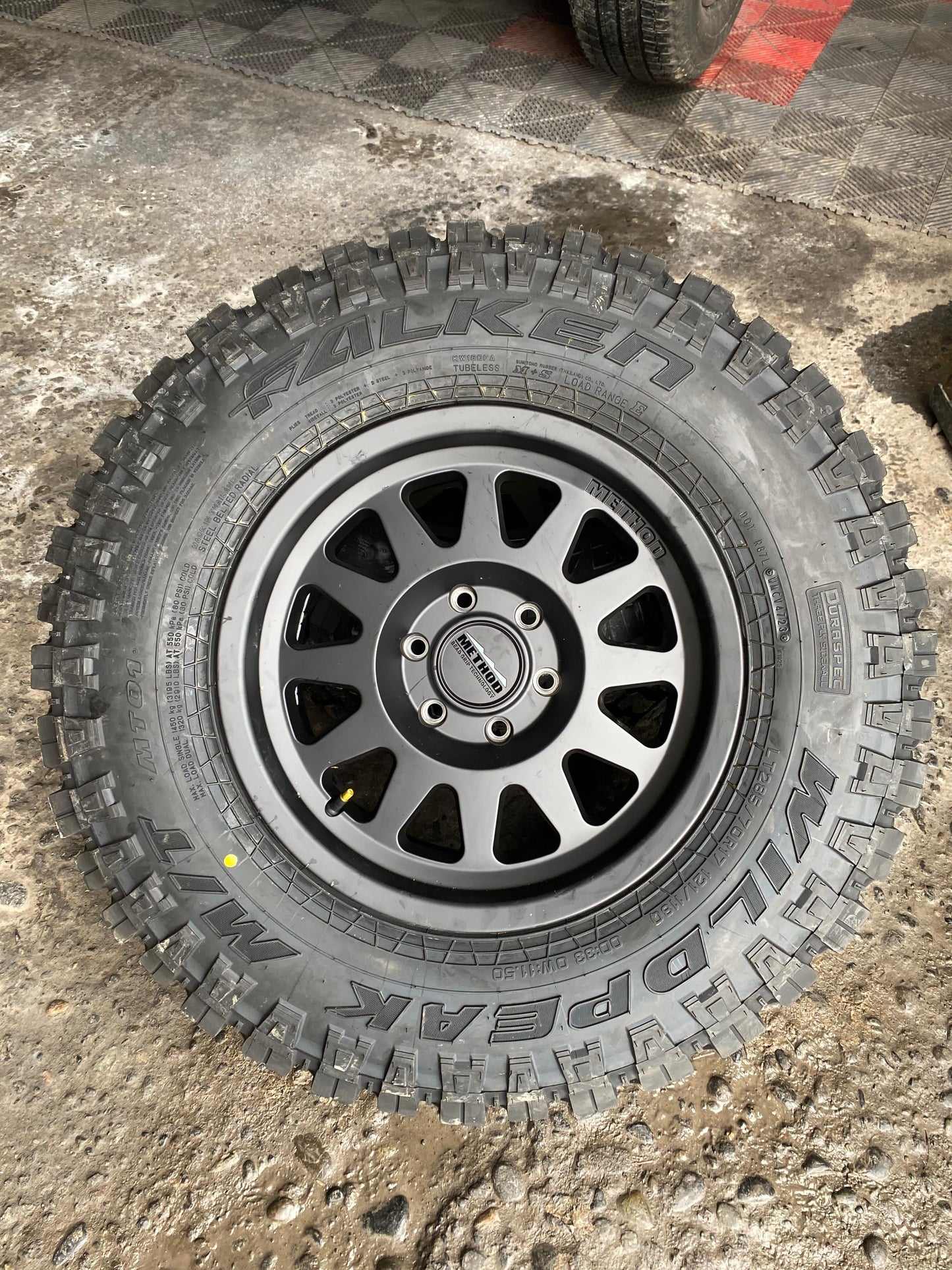 METHOD - MR704 MATTE BLACK 6X135 17X8.5 ET 0 BEAD GRIP