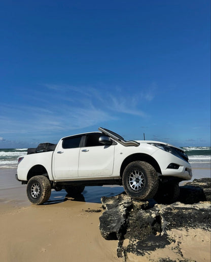 Method 305 Machined Black Lip 6x139.7 r18