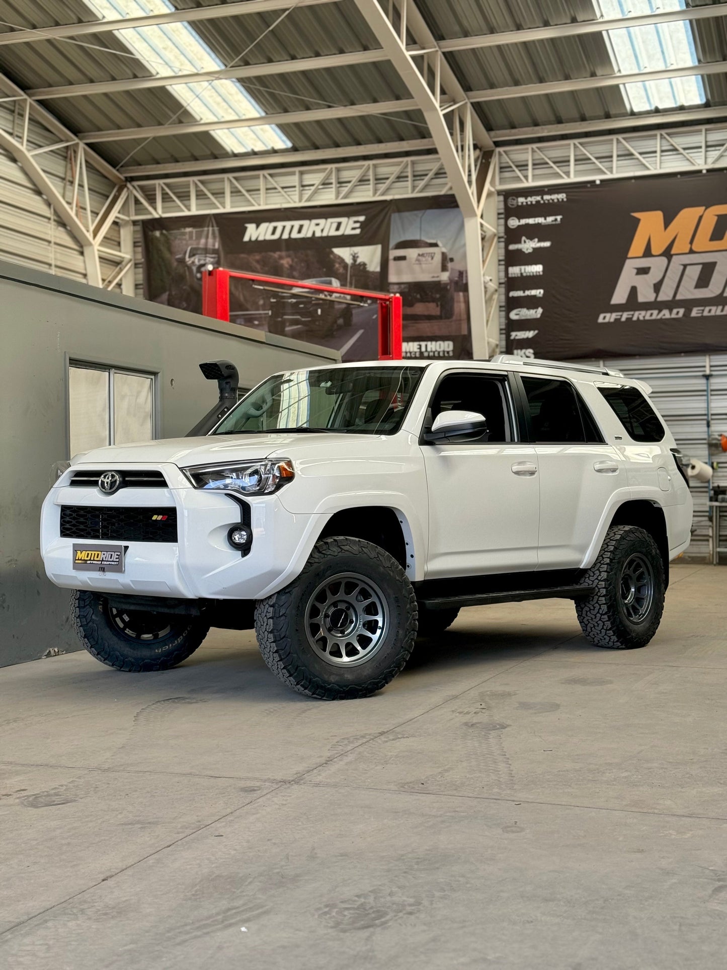 METHOD - MR703 GLOSS TITANIUM 6X139.7 17X9 ET -12 BEAD GRIP