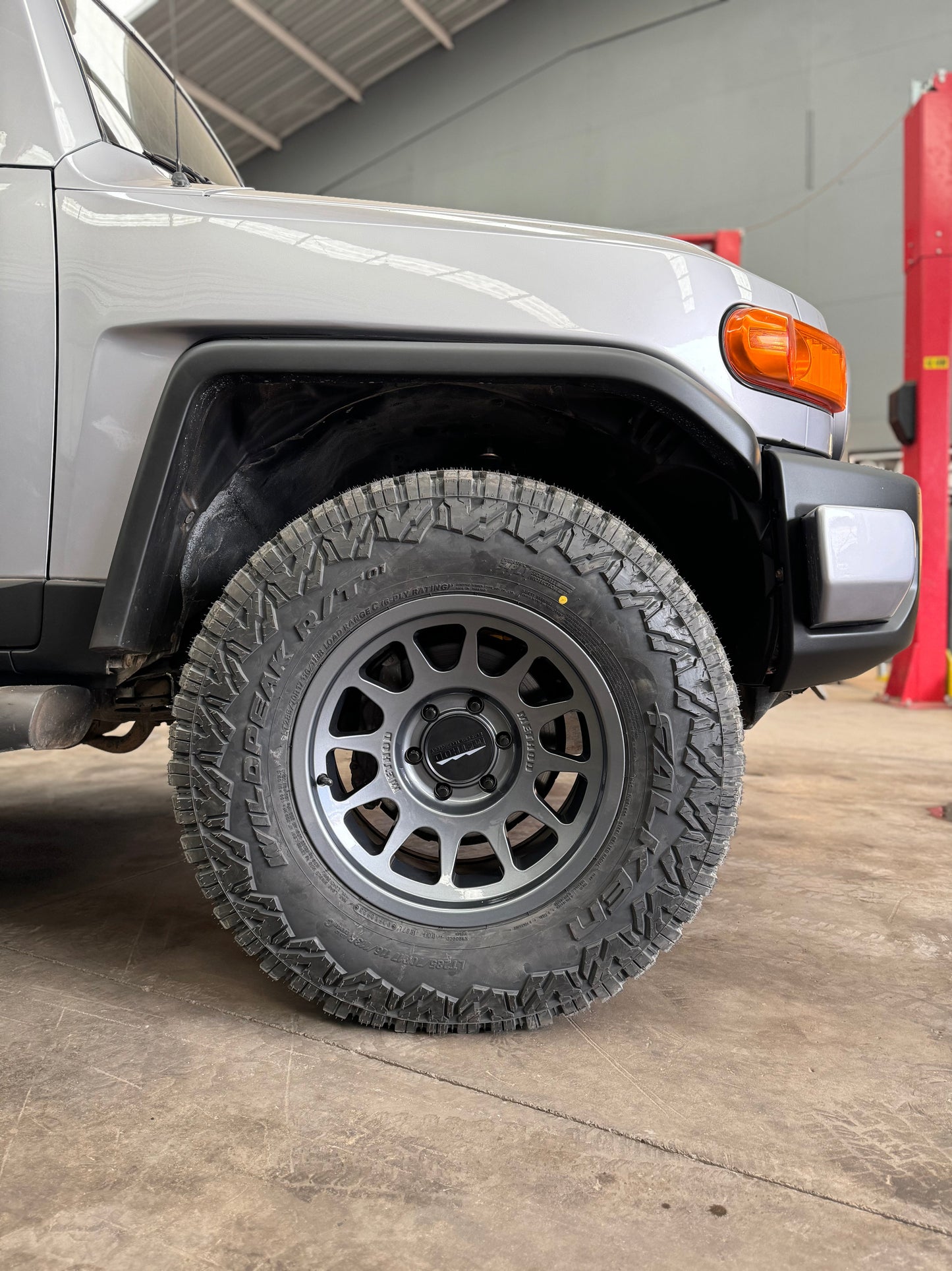 METHOD - MR703 GLOSS TITANIUM 6X139.7 17X9 ET -12 BEAD GRIP