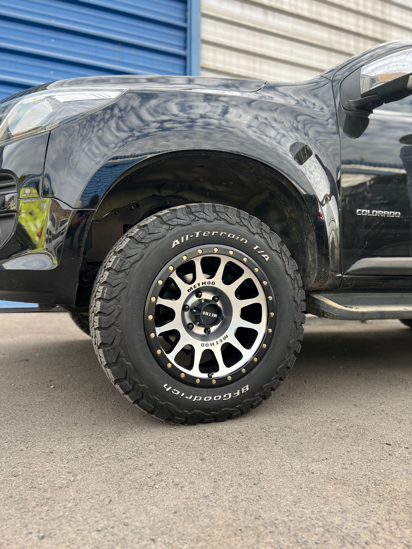 Method 305 Machined Black Lip 6x139.7 r18