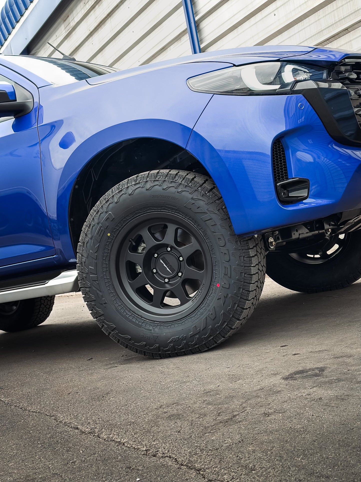 METHOD - MR701 MATTE BLACK 6X139.7 17X9 ET -12 BEADGRIP