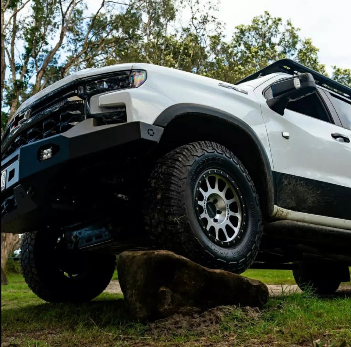 Method 305 Machined Black Lip 6x139.7 r18