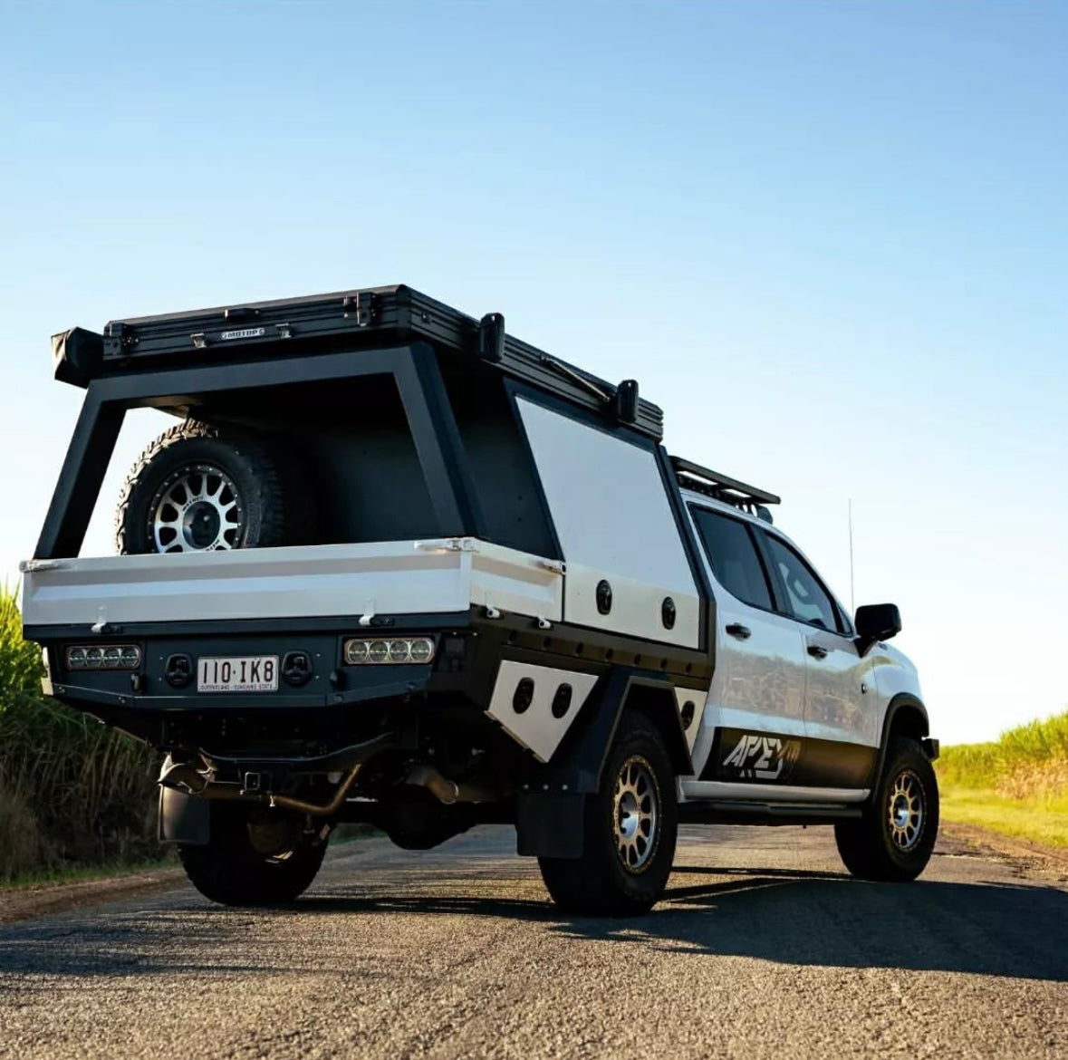 Method 305 Machined Black Lip 6x139.7 r18