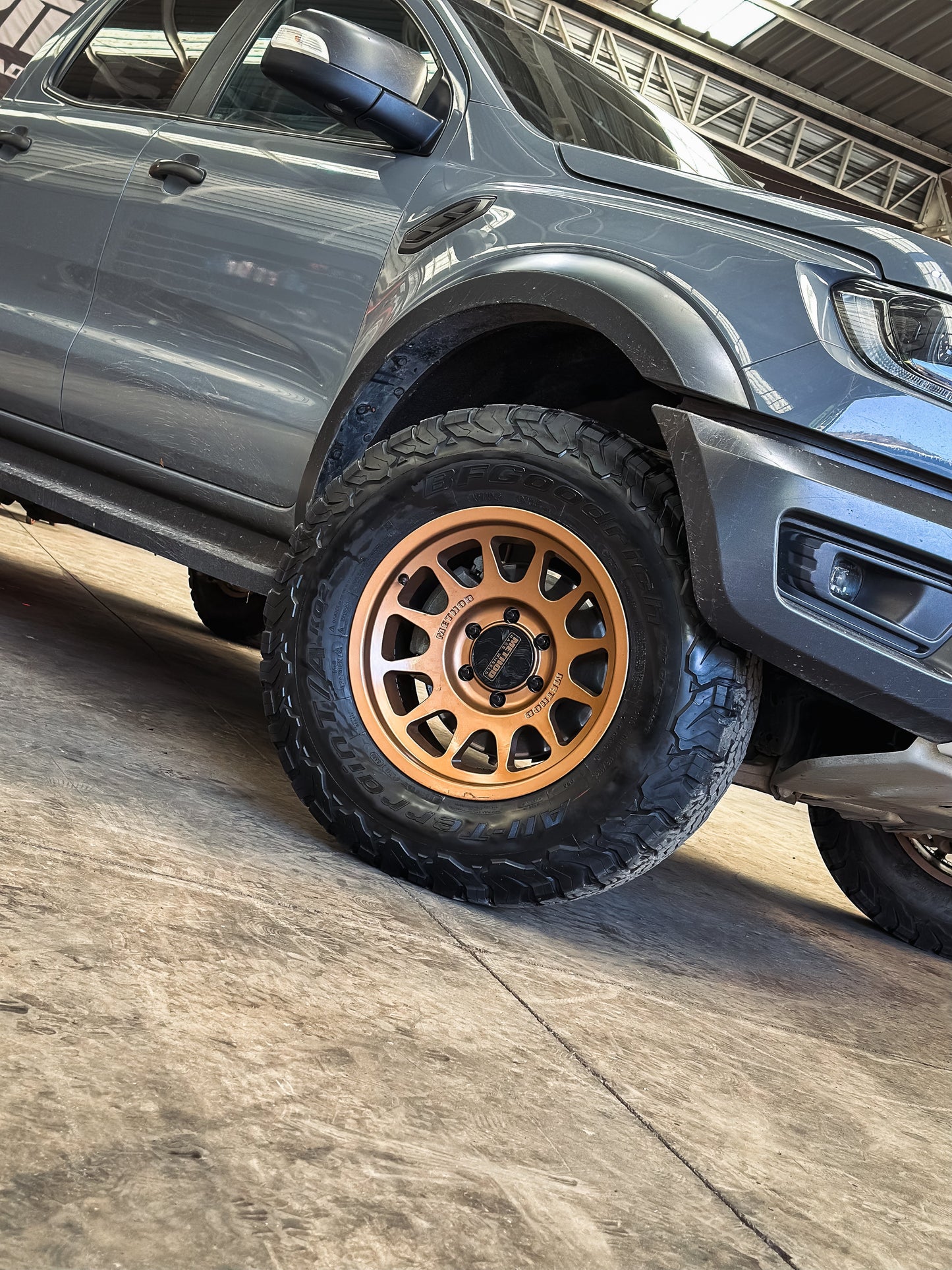 METHOD - MR703 BRONZE 6X139.7 17X9 ET -12 BEAD GRIP