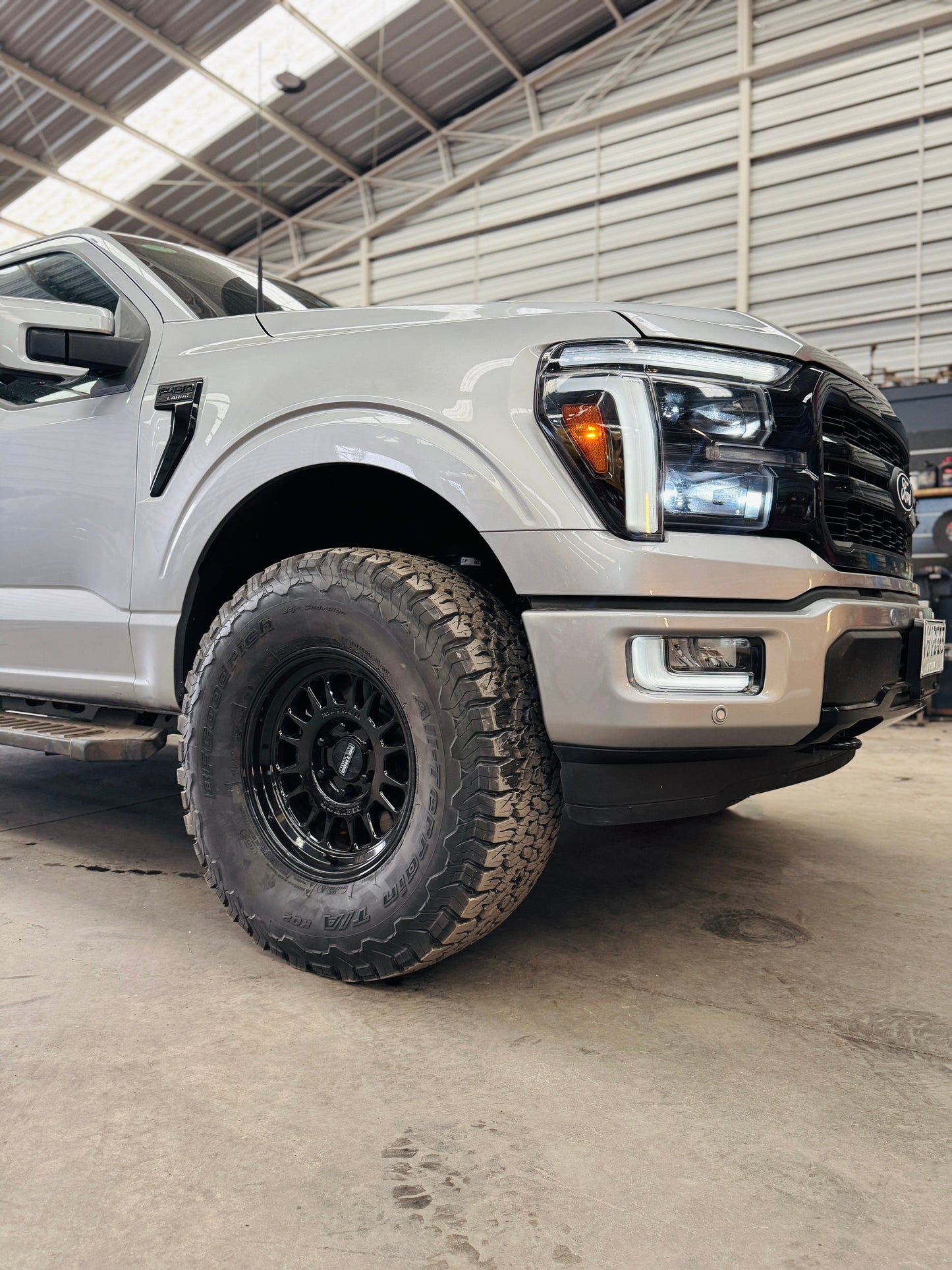 Method 318 Gloss Black 6x135 r17