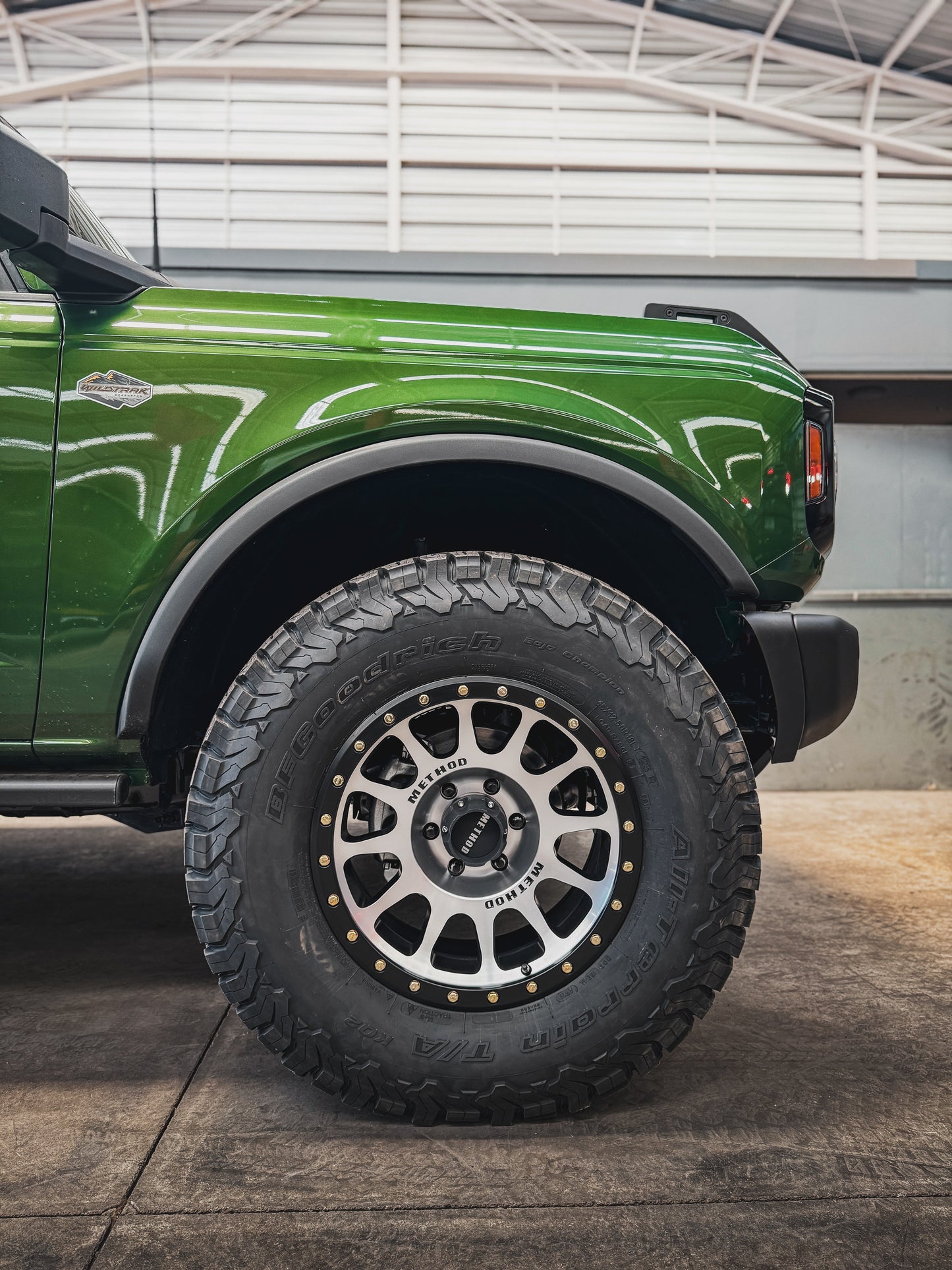 Method 305 Machined Black Lip 6x139.7 r18