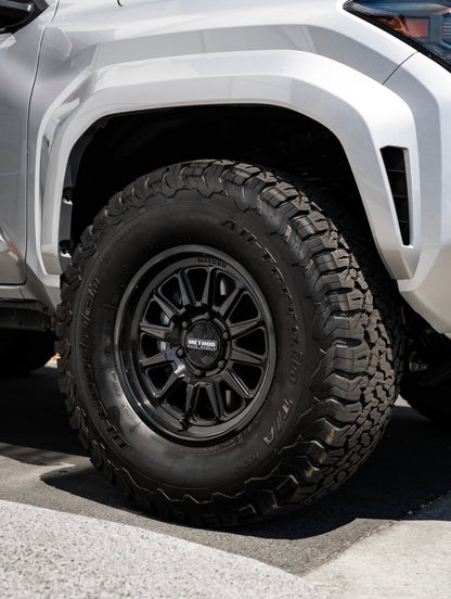 Method 323 Gloss Black 6x139.7 R17