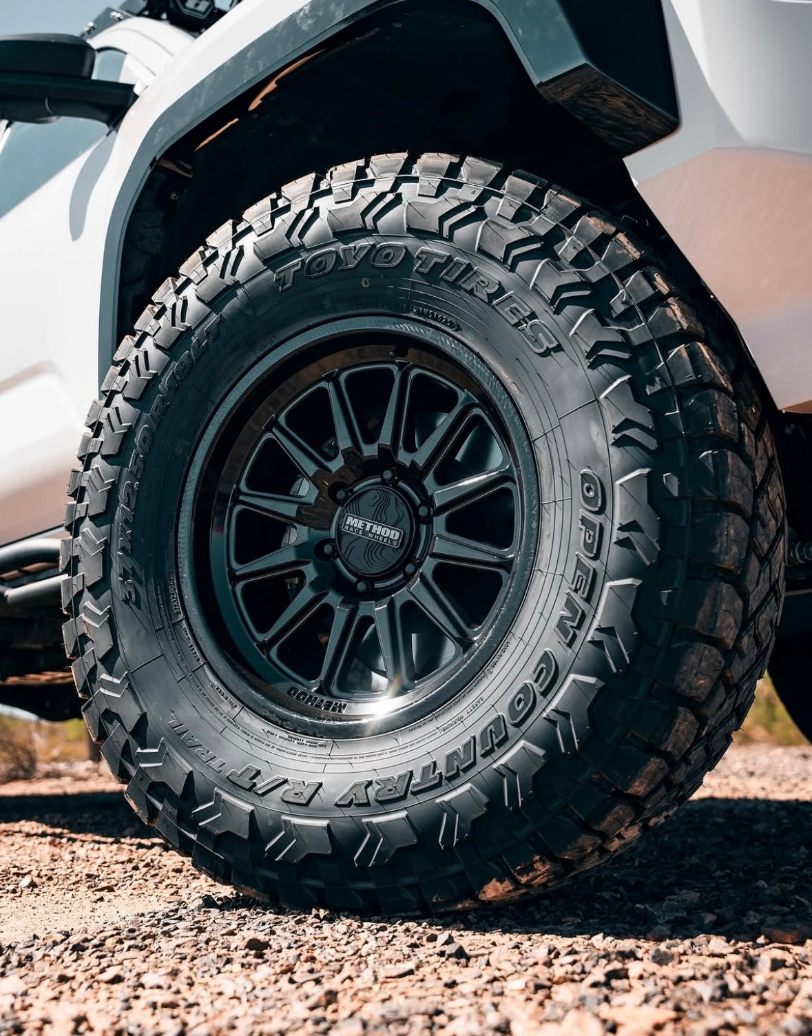 METHOD - MR323 GLOSS BLACK 5X127 17X9 ET -38 CB 71.5