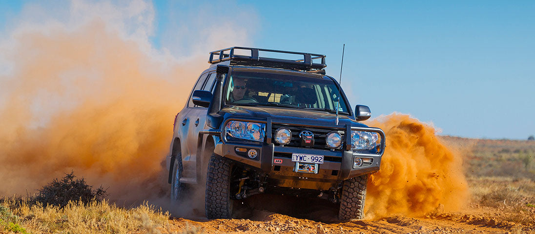 OLD MAN EMU - BANDEJAS SUPERIORES HILUX 2016+