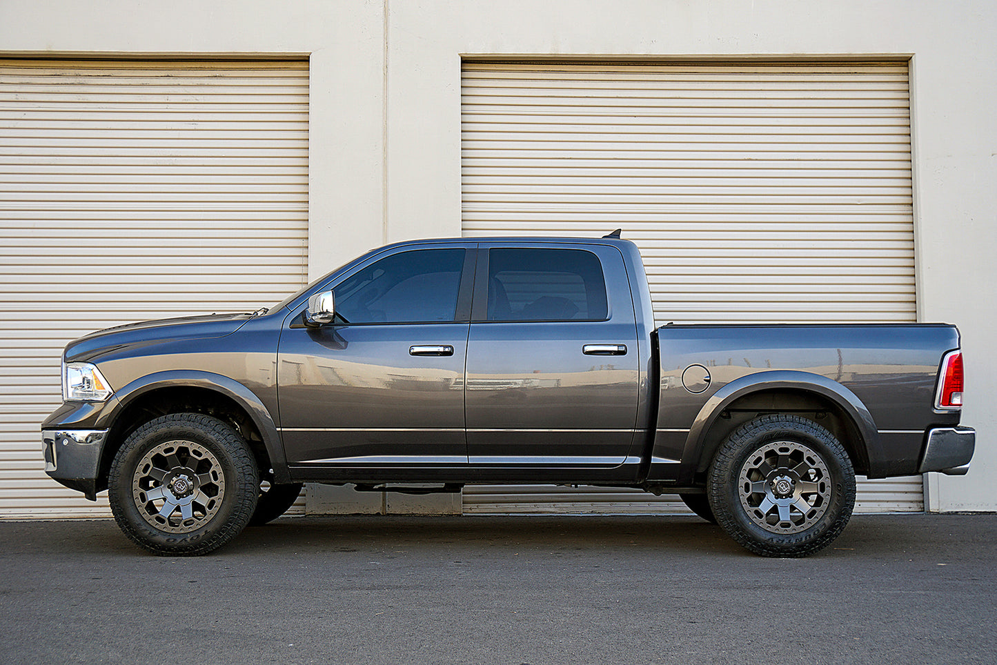BLACK RHINO WARLORD MATTE GUNMETAL 20X9,0 8X165