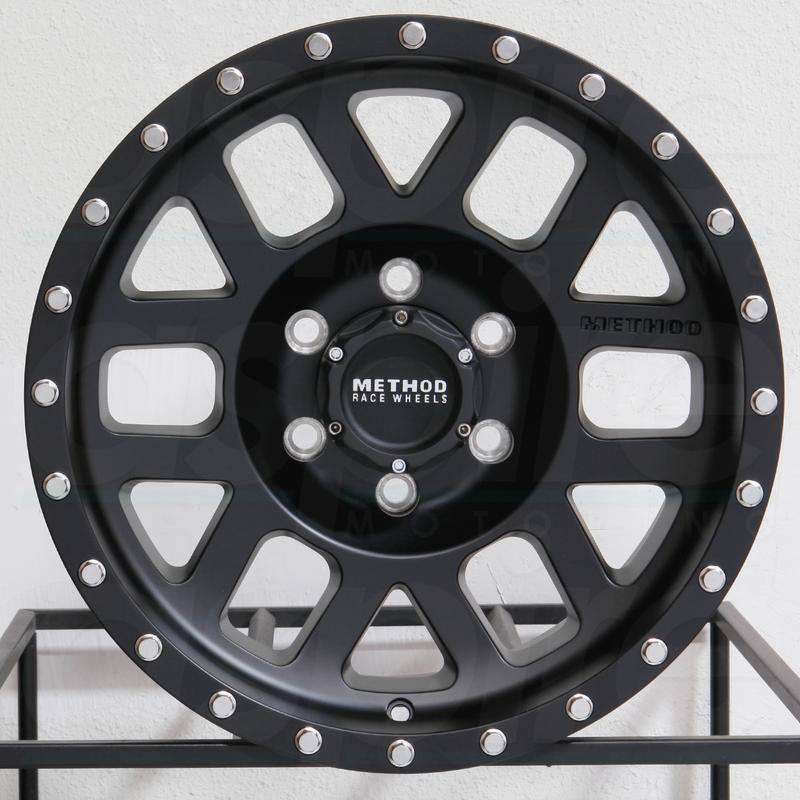 Method MR306 Mesh , 17x8.5, 6x5.5, Matte Black