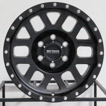 Method MR306 Mesh , 17x8.5, 6x5.5, Matte Black