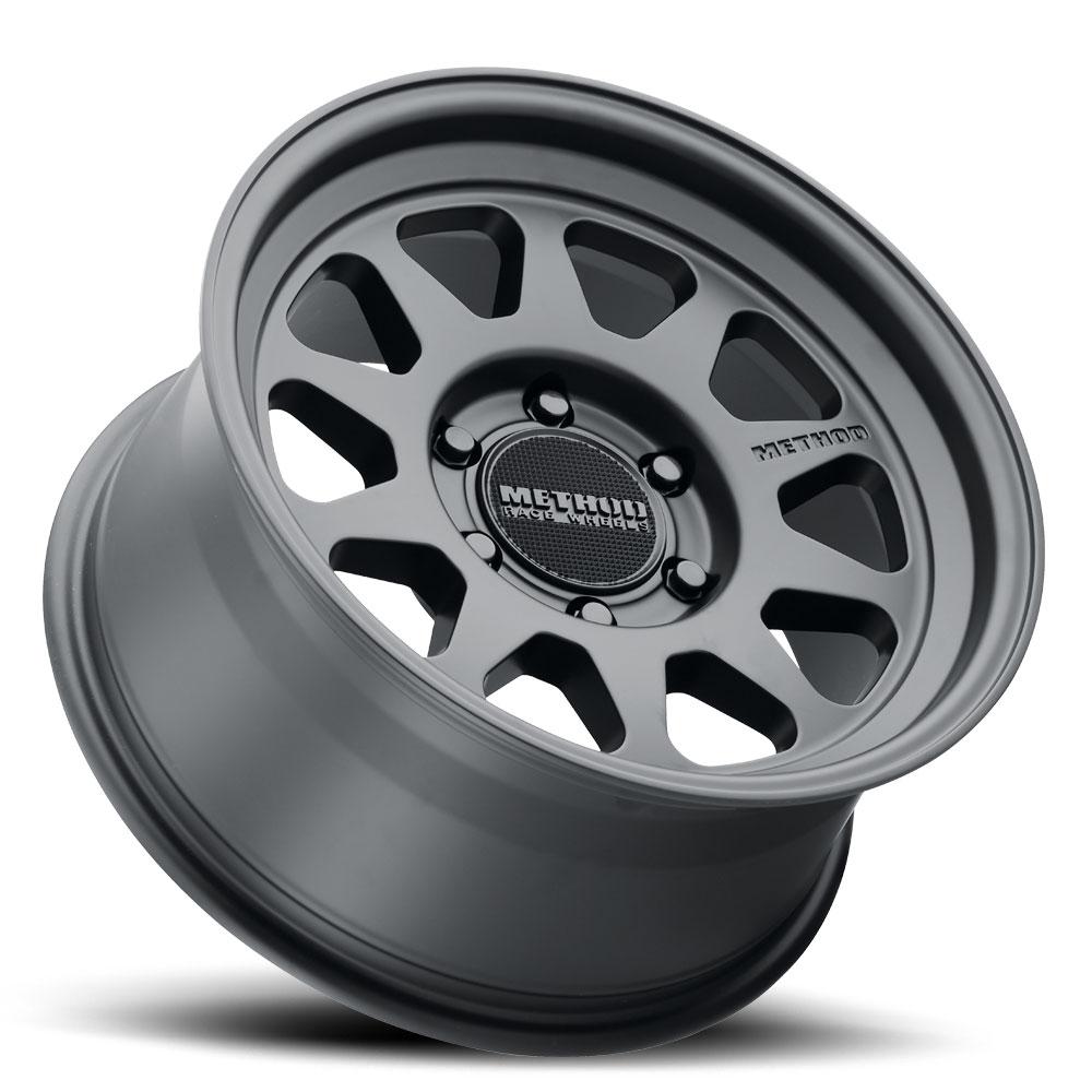 Method MR316, 17x8.5 Gloss Titanium