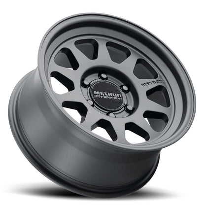 Method MR316, 17x8.5 Gloss Titanium