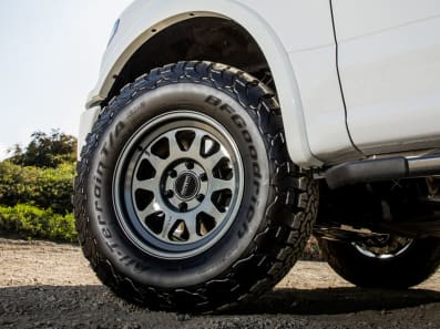 Method MR316, 17x8.5 Gloss Titanium
